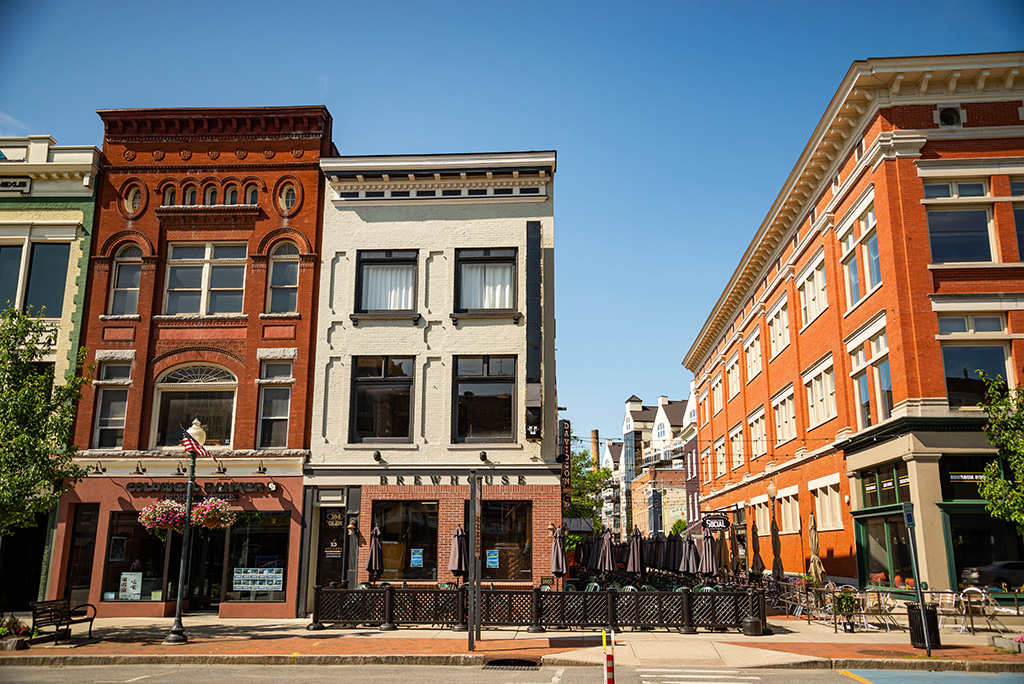 Saratoga,Springs,,Ny,-,June,23,,2019:,Exterior,Of,Brick